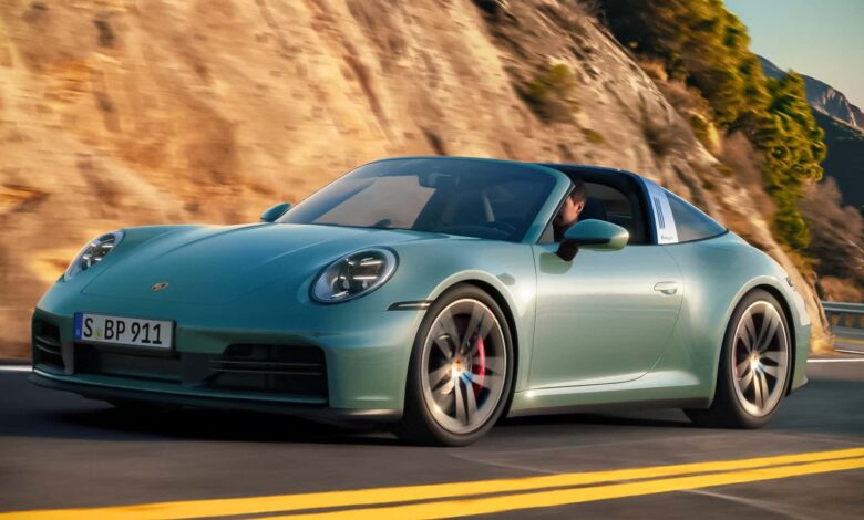 Porsche lança 911 Carrera 4S renovado com tração integral