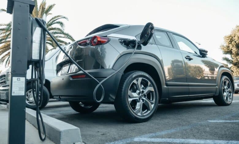 Carro elétrico pode causar vício, de acordo com uma pesquisa recente que analisou a opinião de milhares de motoristas; veja os resultados.