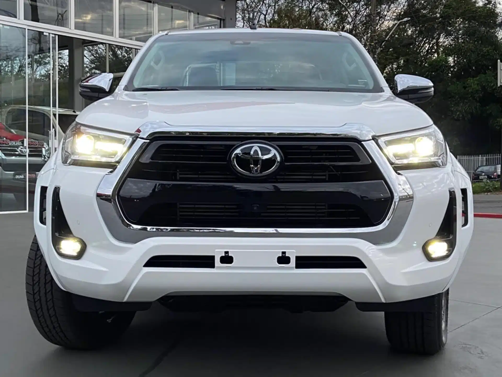 Toyota Hilux SR com desconto de R$ 55 mil para empresas em julho
