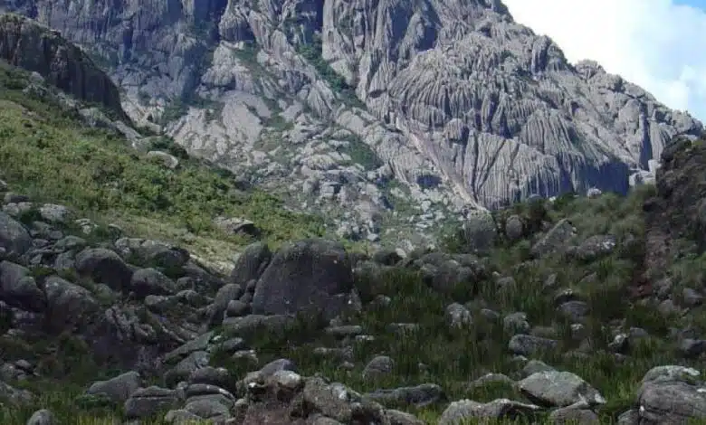 Grupo se perde no Pico das Agulhas Negras, enfrenta frio de -9,2 graus e é resgatado de helicóptero