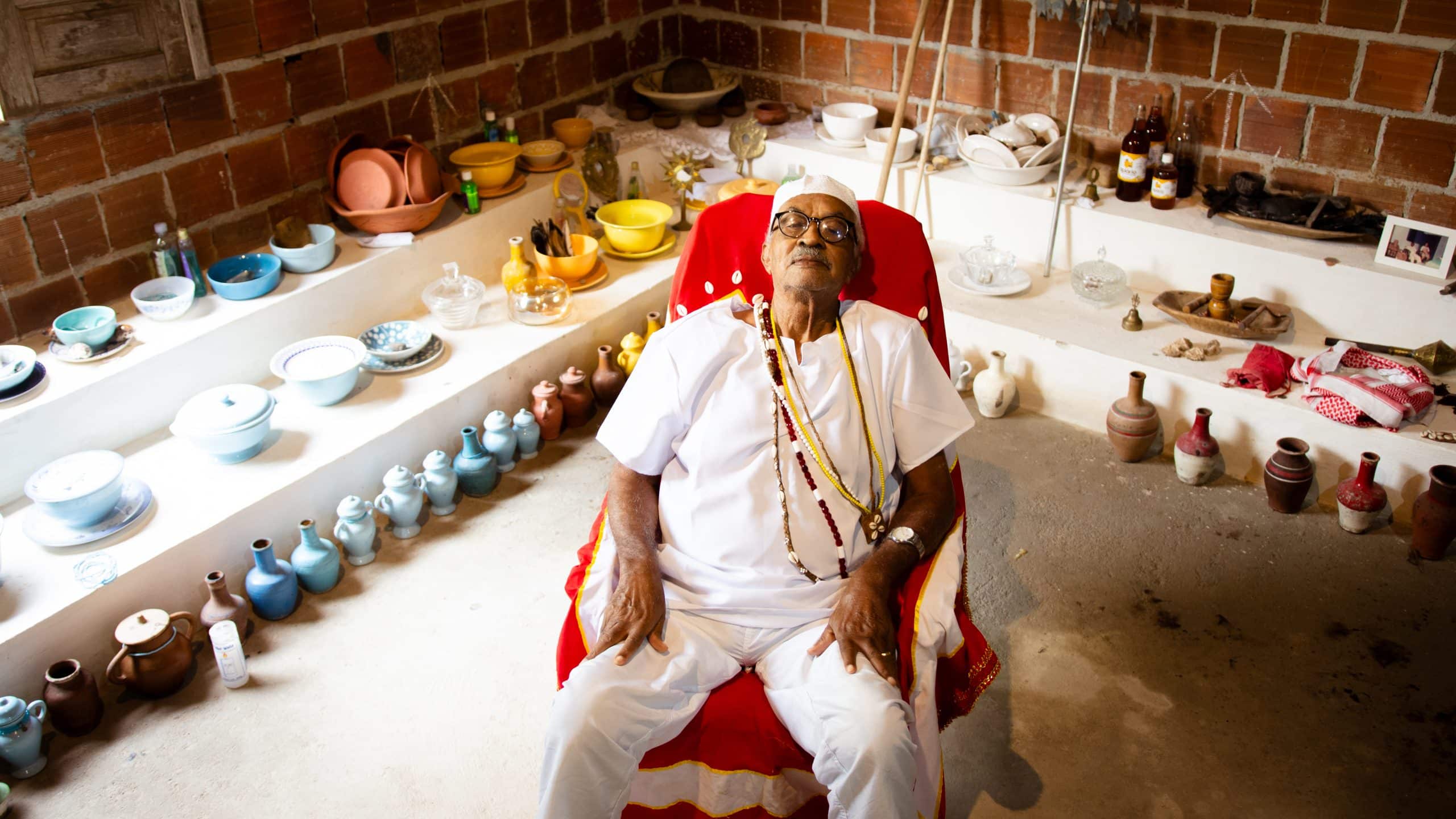 Filme exalta ervas medicinais e sabedoria ancestral do candomblé; estreia é neste domingo (6), na zona norte do Recife
