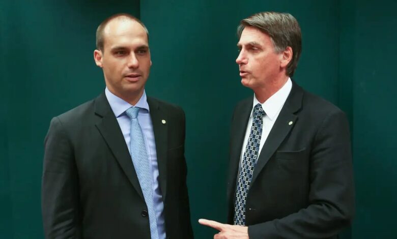 'Covarde tentativa de intimidação', diz diretor da PF sobre ameaças de Eduardo Bolsonaro