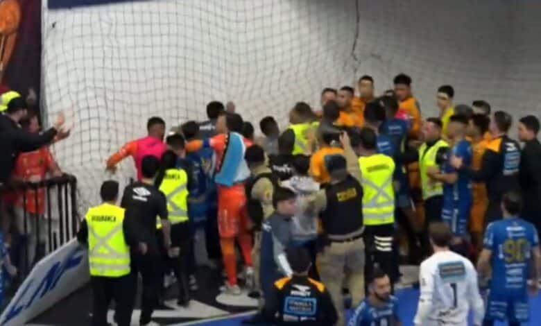 Confusão em jogo de futsal