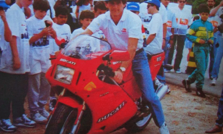 Gosta de motos exclusivas? Pois saiba que a moto criada para homenagear Ayrton Senna, um dos maiores nomes do automobilismo, foi a leilão.