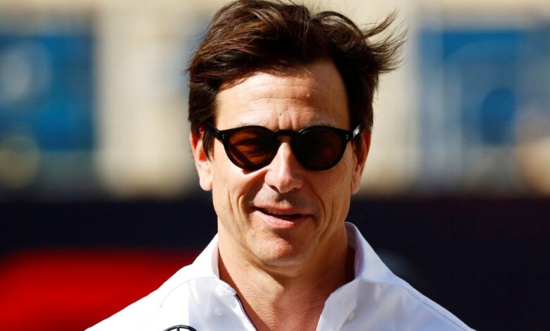 Wolff admite ter dado soco em Raikkonen para defender Russell