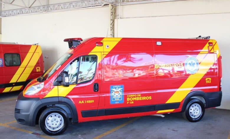 ambulância do Corpo do Bombeiros para ilustrar o caso do trabalhador que morreu enquanto limpava tanque