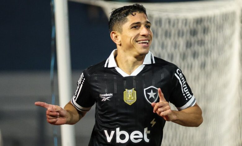 Savarino recusa ofertas da Turquia e Qatar e decide ficar no Botafogo