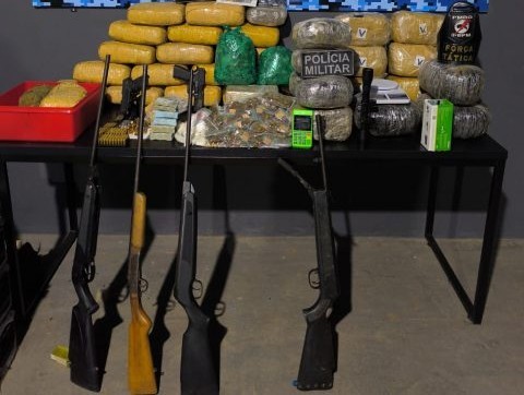 Operação da PM desmantela esquema de tráfico em Cerejeiras e apreende drogas, armas e R$ 64 mil em dinheiro - Polícia
