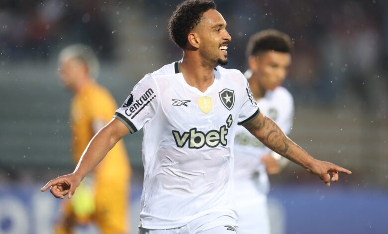 Vitinho, do Botafogo, é convocado para a seleção brasileira