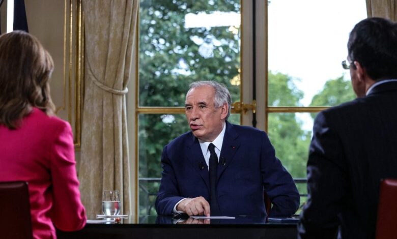 Francia, Bayrou accusa l'Italia: «Fa una politica di dumping fiscale». Palazzo Chigi: «Affermazioni infondate»