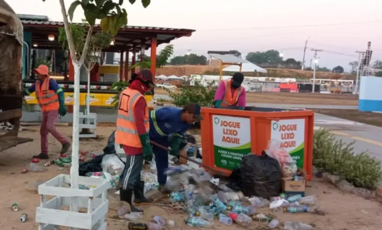 Prefeitura já recolheu mais de 20 toneladas de lixo no Festival da Farinha | ac24horas