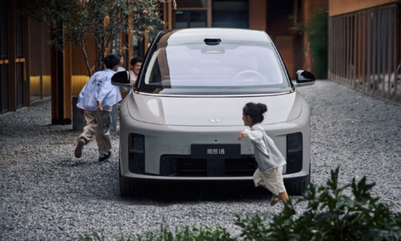 Teste de colisão do Li Auto i8 com caminhão gera controvérsia na China