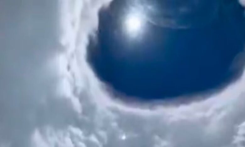 Vídeo mostra avião da Força Aérea dos EUA atravessando o furacão