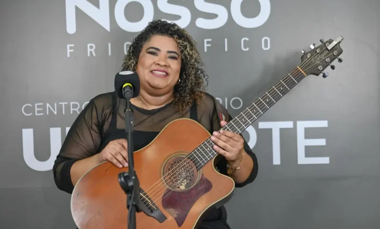 Com 15 anos de estrada, Luzienne Lucena canta e compartilha bastidores da carreira | ac24horas