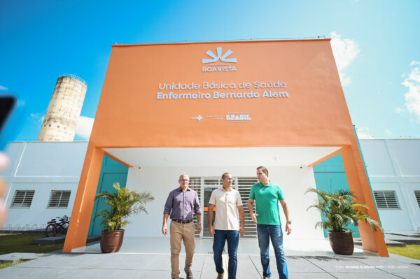 Prefeito Arthur Henrique inaugura primeira UBS do Vila Jardim