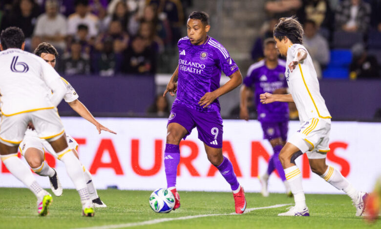 Image of Luis Muriel bringing the ball forward against the LA Galaxy.