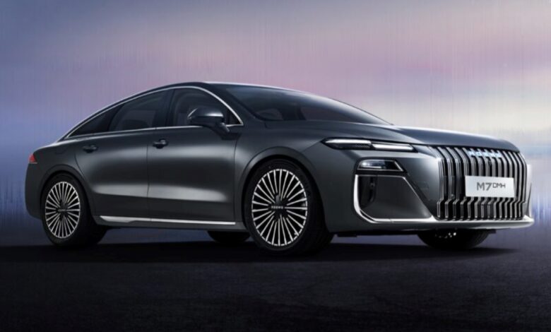 Novo Roewe M7 PHEV promete 2.050 km de autonomia na China
