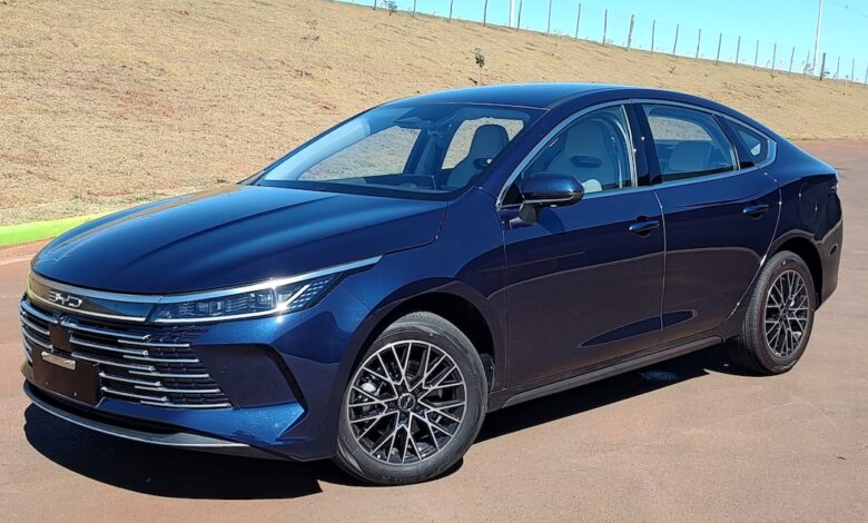 BYD King ganha versão para PCD com isenção de impostos; veja quanto custa