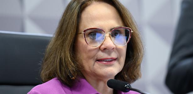 Damares Alves anuncia que está com câncer e encerra sessão em comissão