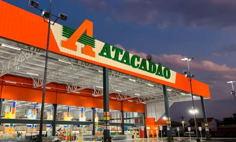 Atacadão abre novas vagas de emprego em São Paulo e Recife com salários atrativos e benefícios.