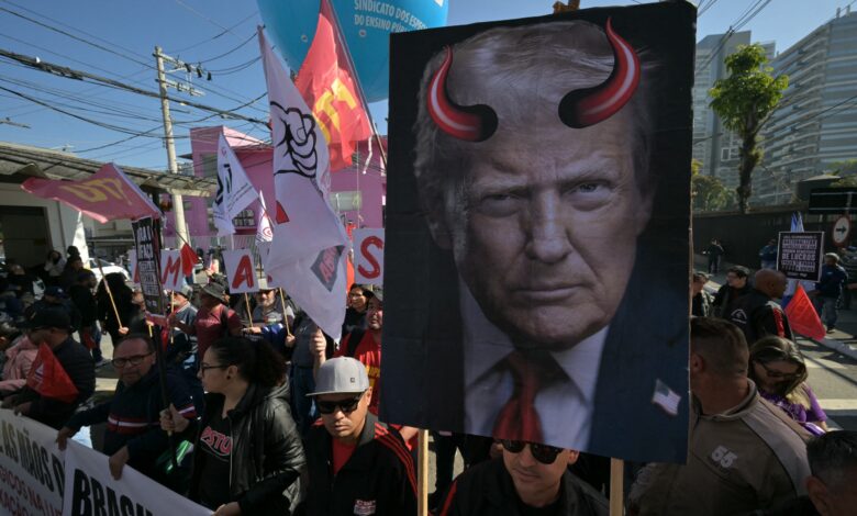 Resposta a Trump: Alcione promete 'macumbinha' e Boulos rebatiza copo americano de 'Zeca Pagodinho'