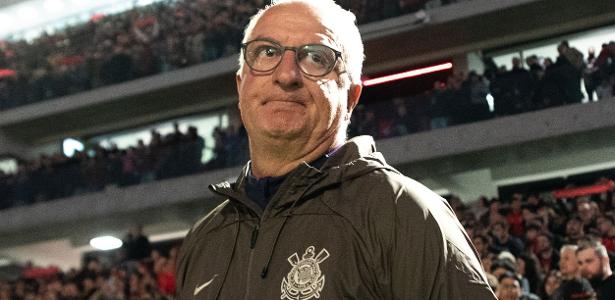 Corinthians resolve ataque, mas tem novo drama em meio a transfer ban