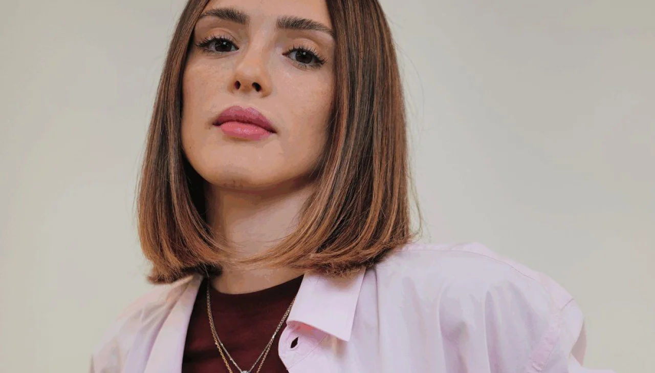 Isabelle Drummond adota novo visual como antagonista da trama