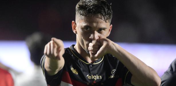 Com gols de reservas, São Paulo bate Galo e cola no G6