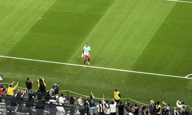 Torcedores do Corinthians hostilizam Carlos Miguel, goleiro do Palmeiras