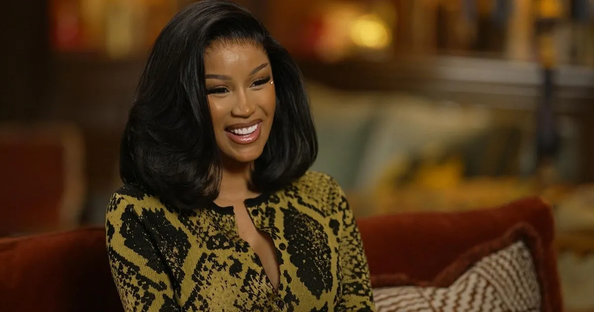 Cardi B anuncia espera de bebê com Stefon Diggs em entrevista