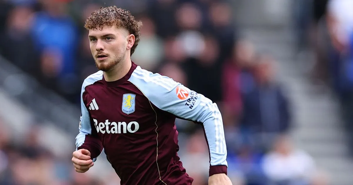 Harvey Elliott enfrenta desafio recorrente no Liverpool após estreia