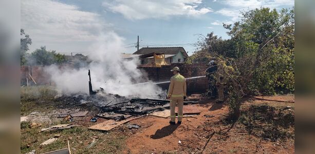 Incêndio destrói imóvel no Residencial Londres