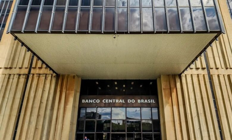 Fotografia da fachada do Banco Central do Brasil para ilustrar matérias sobre a taxa básica de juros, a Selic, o boletim focus, a inflação