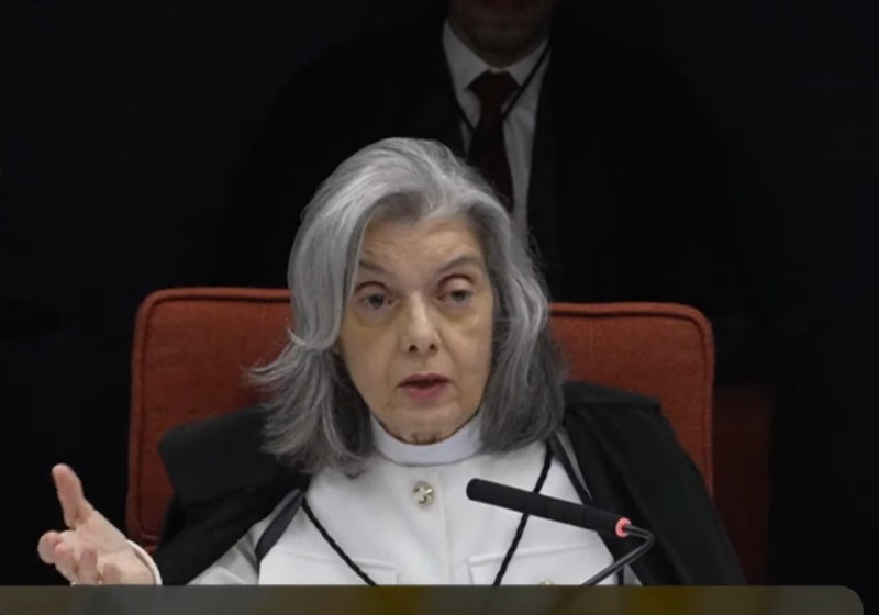 Ministra Carmen Lúcia vota e pode decifir futuro de Bolsonaro
