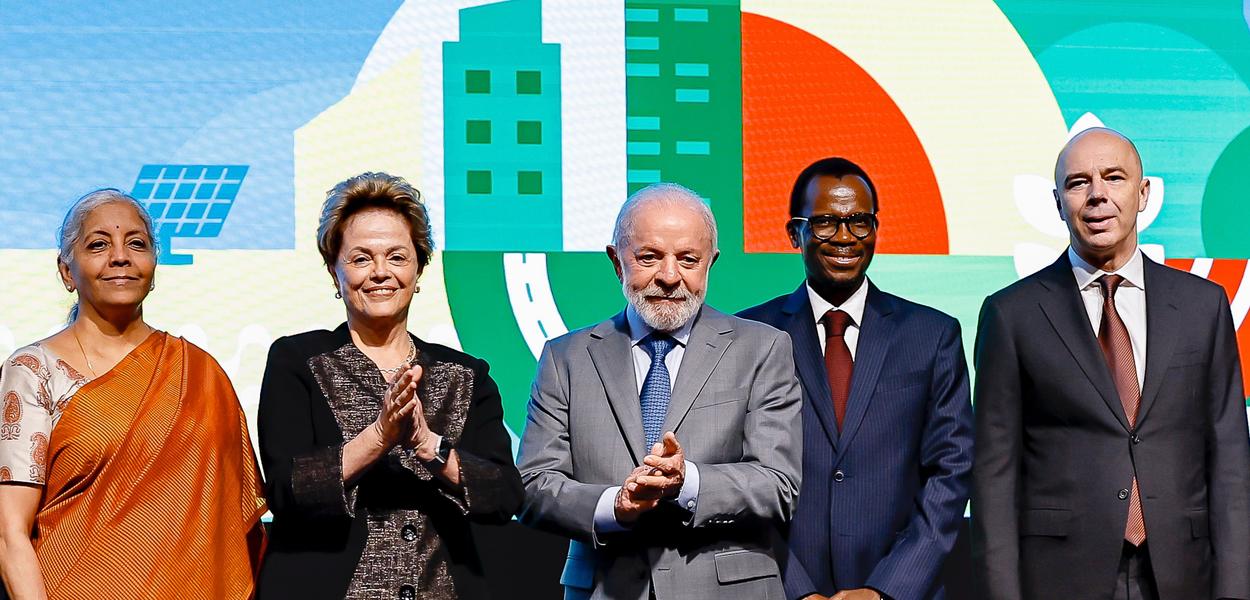 Folha dobra a aposta na infâmia contra Lula e Dilma