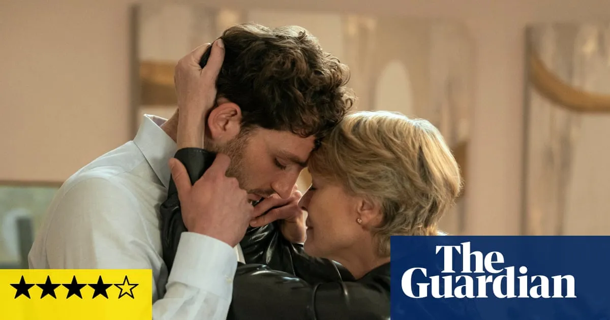 A análise de The Girlfriend e suas polêmicas sobre incesto