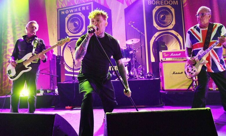 Sex Pistols cancela show no The Town; saiba quem substituirá