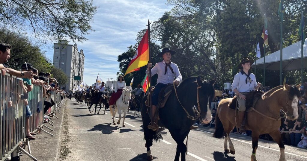 Tradicional desfile farroupilha de Passo Fundo vai reunir 14 entidades e até 800 cavaleiros