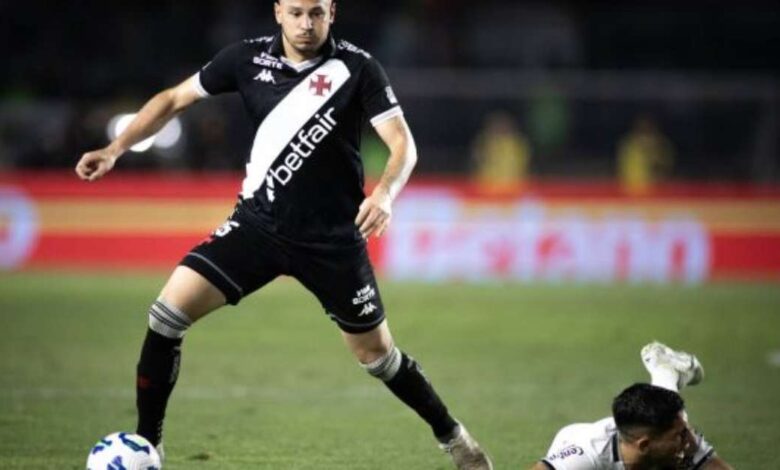 Hugo Moura fala de adaptação a nova posição no Vasco