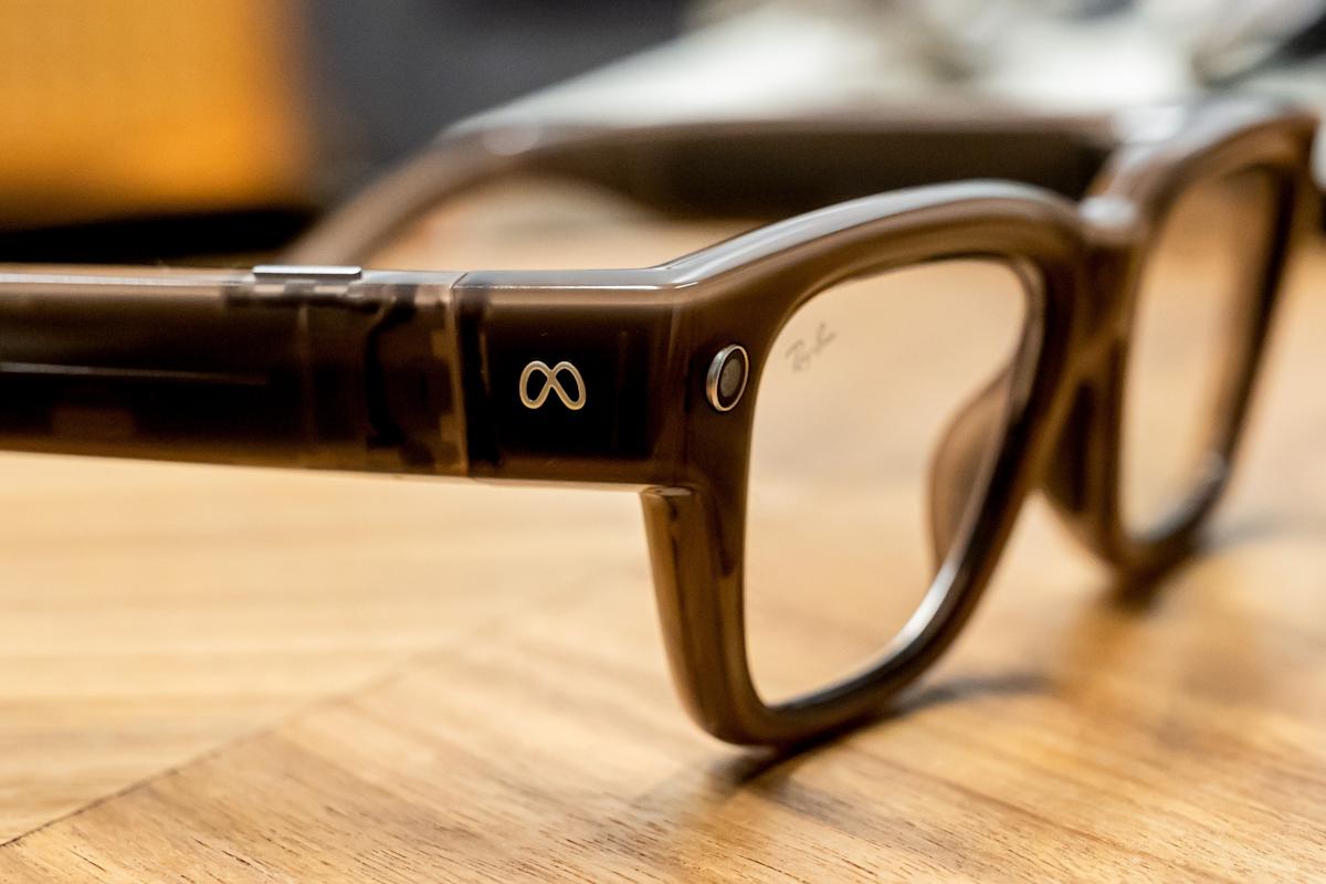Meta Launches $799 Glasses With Screen and AI Integration