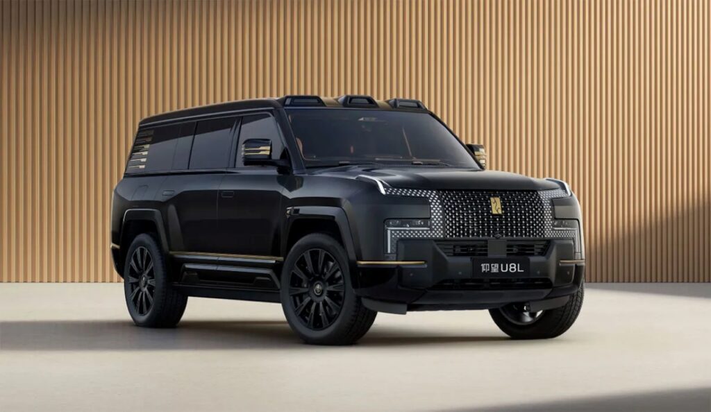 BYD lança Yangwang U8L de 1.180 cv e até 1.160 km de alcance