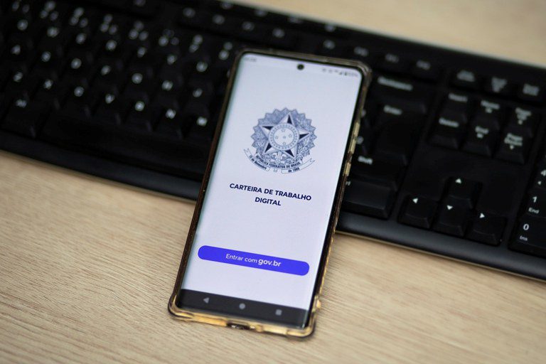 Sines ofertam mais de 681 vagas nesta segunda-feira em Manaus