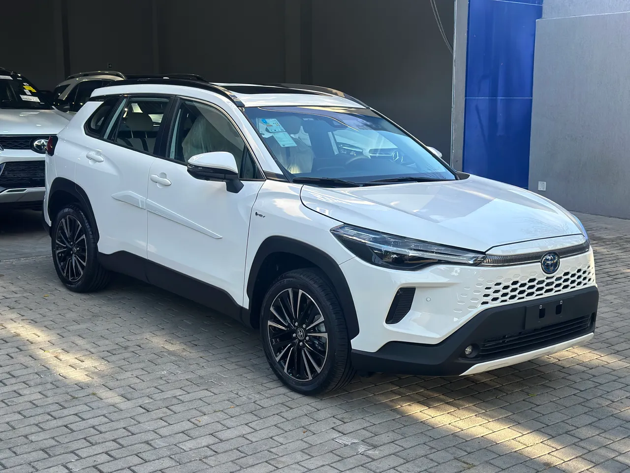 Corolla Cross XRE é liberado para PcDs com desconto de R$ 14.620