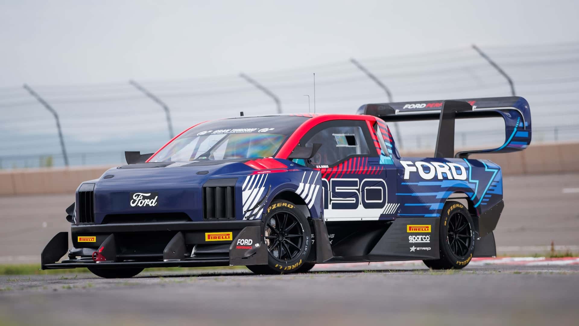 Com 1.600 cv, Ford F-150 tunada para as pistas bate recorde histórico em Nürburgring