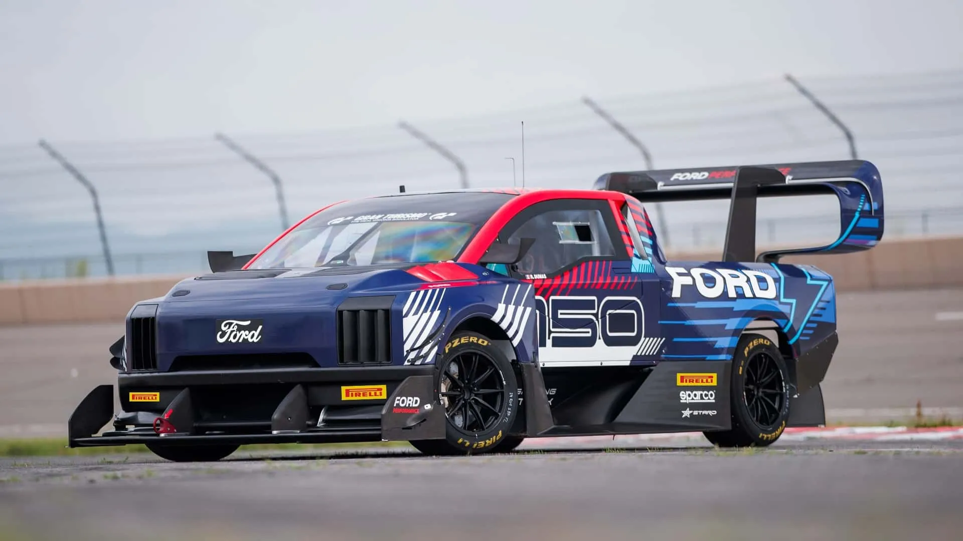 Ford F-150 tunada de 1.600 cv marca recorde em Nürburgring