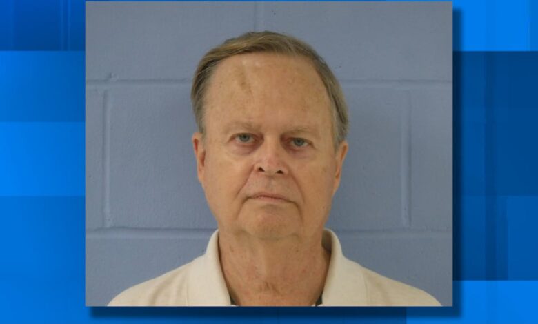 Man arrested after allegedly stalking Illini West student