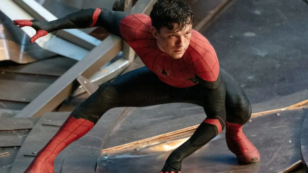 Tom Holland recebe novo traje do Homem-Aranha a cada duas semanas