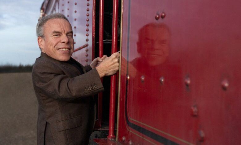 Warwick Davis Returns as Professor Flitwick