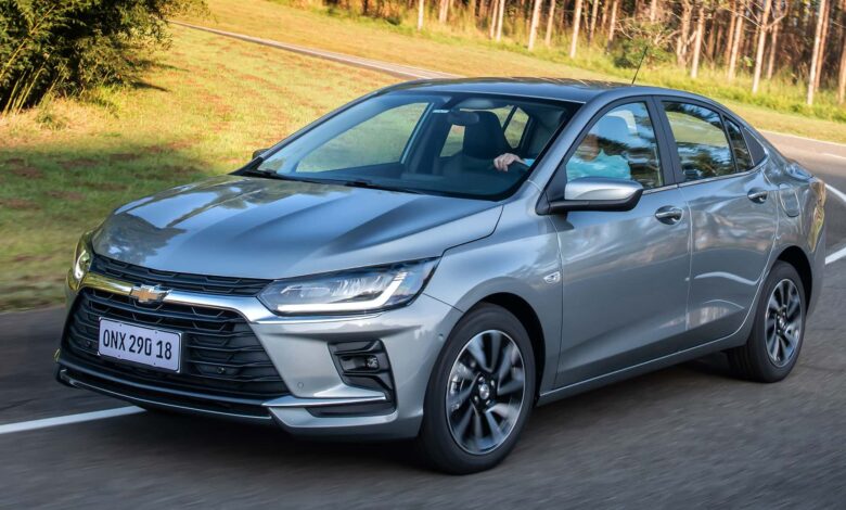 Onix Plus dispara, Corolla perde quase 18%