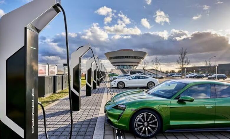 Porsche amplia rede de carregadores ultrarrápidos no Brasil